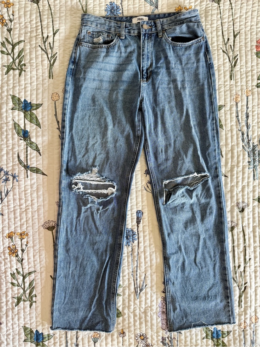 Just Black Women's Light Blue Straight-Leg Ripped Jeans